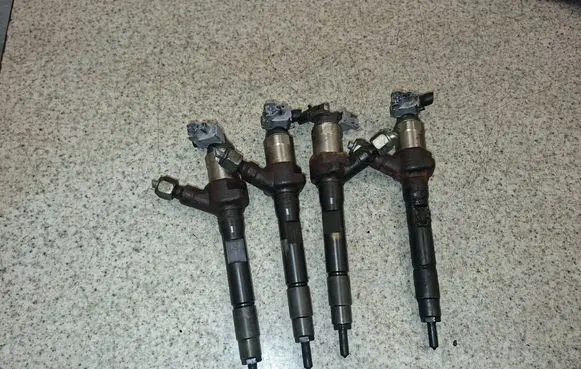 Mazda 6 Fuel injectors set R2AA13H50 001105M0243