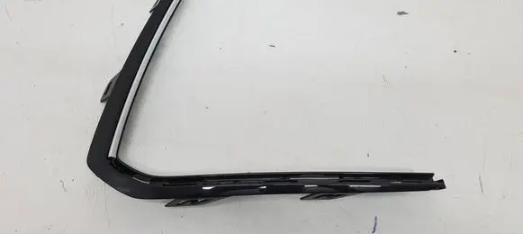 Front bumper splitter molding