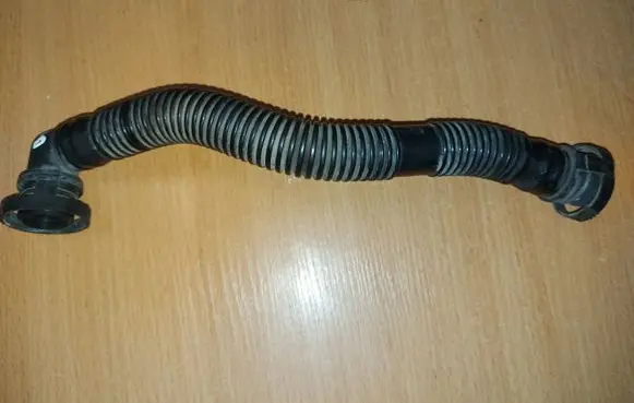 Volkswagen Touran I Breather hose/pipe 06A131127L