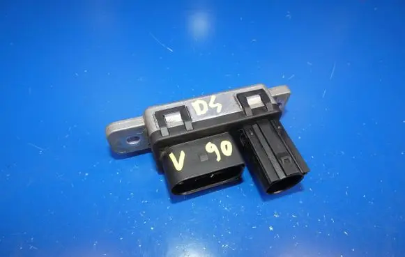 Volvo S90, V90 Glow plug pre-heat relay 31459300