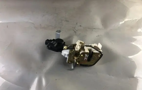 Mitsubishi Pajero Pinin Rear door lock MR349288 1015280120