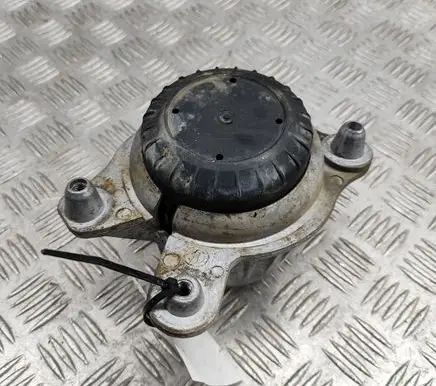 Mercedes-Benz C W205 Engine mount bracket A2052406717