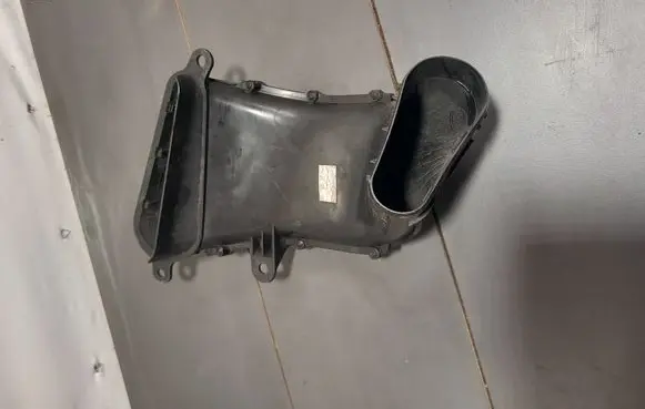Jaguar XF X250 Air intake duct part 8X239A673AB 6652A