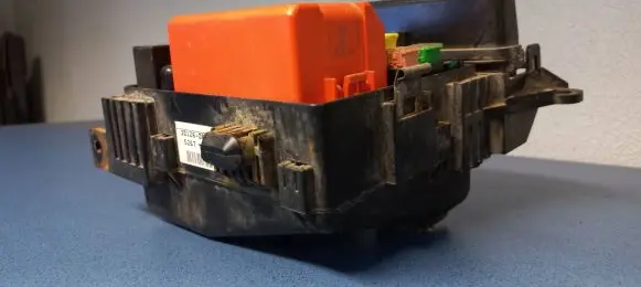 Mitsubishi Outlander Fuse module 5267D
