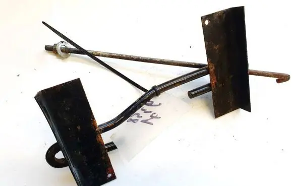 Mitsubishi Outlander Battery bracket 