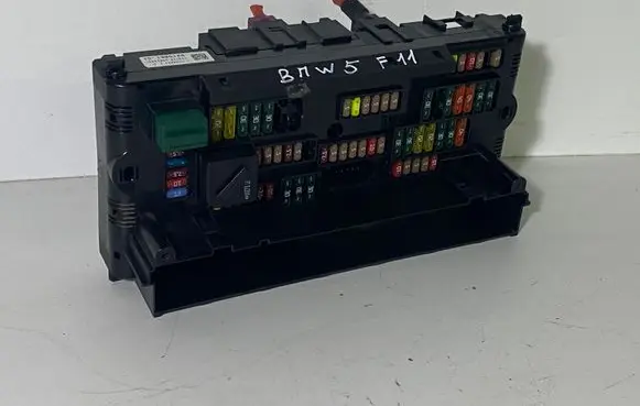 BMW 5 F10 F11 Fuse module 9210861 921086101