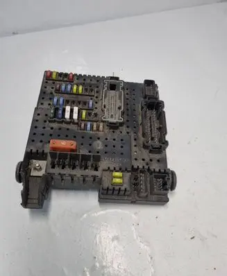 Volvo XC70 Fuse module 30728512 05W333 28017881