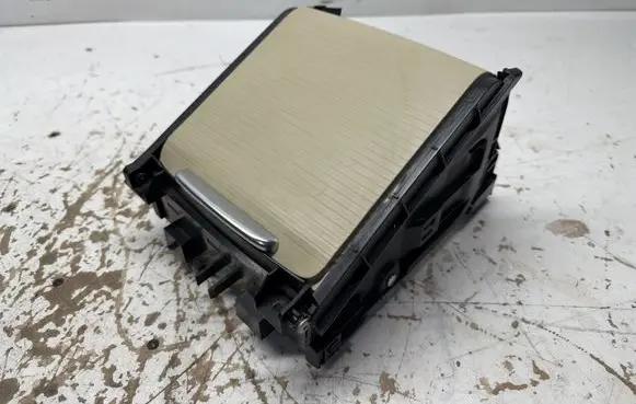 Volvo XC70 Cup holder front 1337090