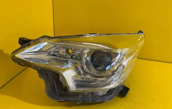 Toyota Verso-S Headlight/headlamp 81150-52K00