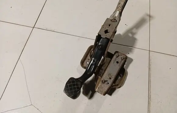 Volkswagen Polo IV 9N3 Brake pedal 601721058