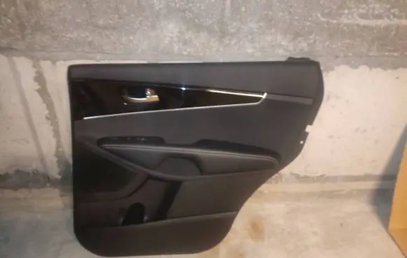 KIA Sorento Rear door card panel trim