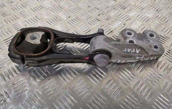 Toyota Prius (XW50) Engine mount bracket