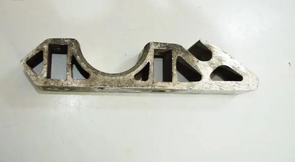 Audi Q7 4L Sway bar bush bracket, front 7L0411063B