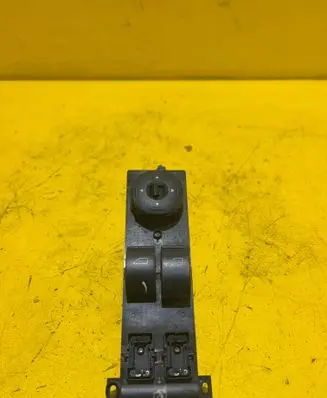 Ford Focus Wing mirror switch