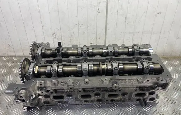 Mercedes-Benz E W212 Engine head R651016