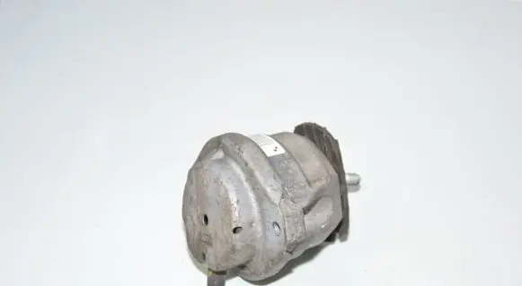 BMW 5 E60 E61 Engine mount bracket 6769874