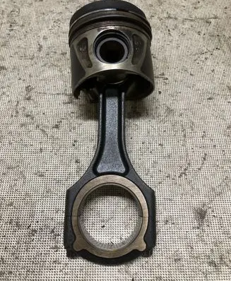 Mercedes-Benz CLA C117 X117 W117 Piston with connecting rod 651930