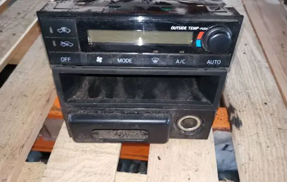 Nissan X-Trail T30 Climate control unit 275008H802