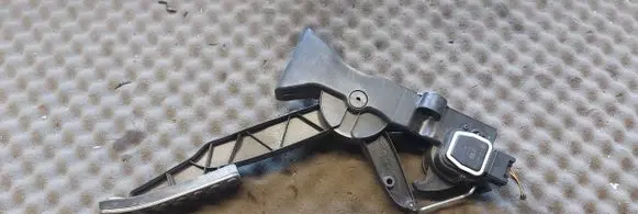 Mercedes-Benz B W245 Accelerator throttle pedal A1693000904 91736020
