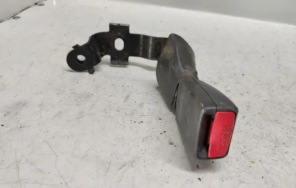 Toyota Avensis T250 Rear seatbelt buckle