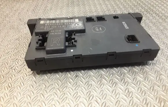 Mercedes-Benz C W203 Door control unit/module 2038201485 A2038201485