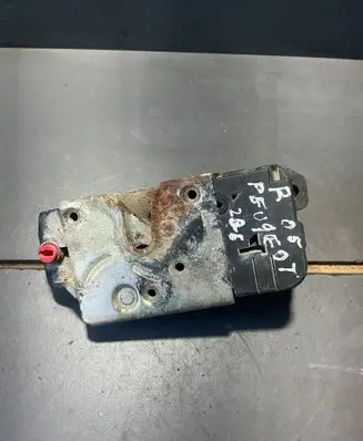 Peugeot 206 Front door lock 