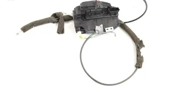 Nissan Juke I F15 Front door lock