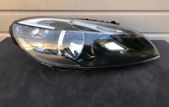 Volvo V40 Headlight/headlamp 31283327