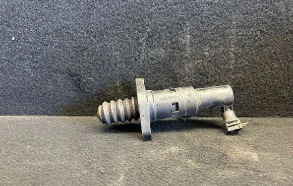 Skoda Octavia Mk2 (1Z) Clutch slave cylinder 6283000047