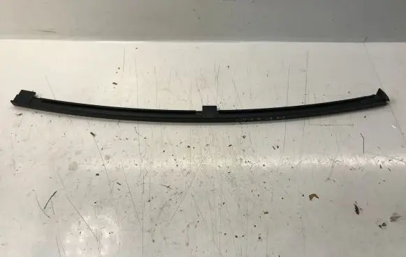 Toyota Auris 150 Rear door windshield rail 6740712280 5RNF4