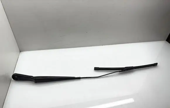BMW 1 F40 Windshield/front glass wiper blade 7453962