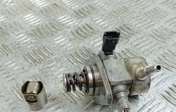 Maserati Levante Mechanical fuel pump 8989800