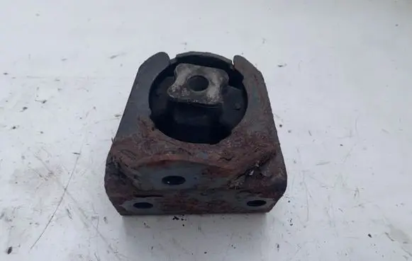 Toyota Corolla Verso AR10 Engine mount bracket