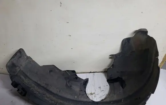 Ford Mondeo Mk III Front wheel arch liner splash guards