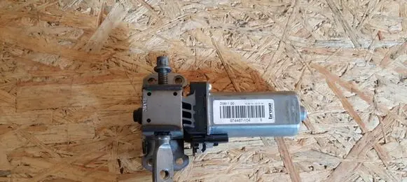 Volvo V40 Seat adjustment motor 974467104
