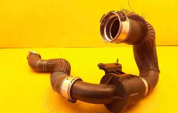 Citroen DS7 Crossback Engine coolant pipe/hose 9813408180