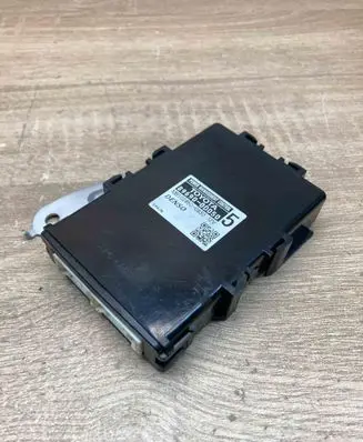 Toyota Yaris Power management control unit 896900D050 1028500830