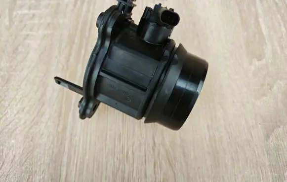 BMW X4 G02 Mass air flow meter 8590724