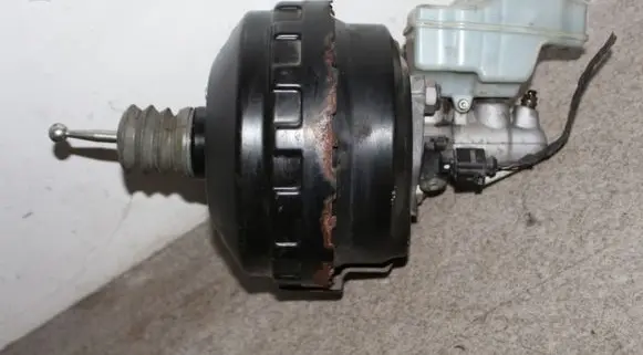 Volkswagen Tiguan Brake booster 5N2614105C