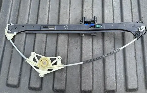 Porsche Macan (95B) Rear window lifting mechanism without motor 95B839462B