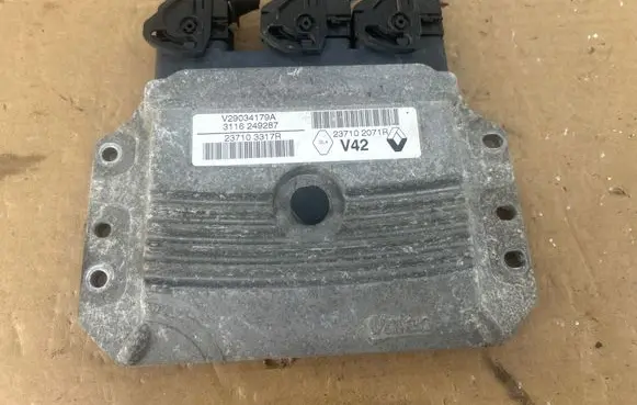 Renault Clio IV Engine control unit/module 237102071R V29034179A 237103317R