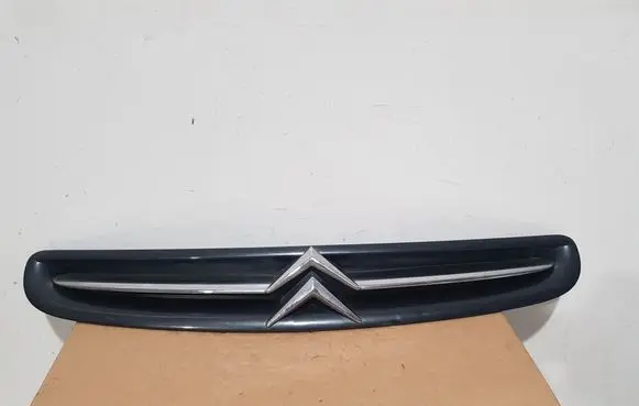 Citroen Xsara Picasso Quarter panel pressure vent 9631507477