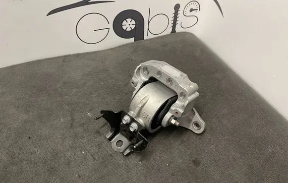 Toyota RAV 4 (XA50) Engine mount bracket