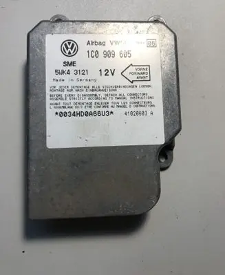 Volkswagen PASSAT B5 Airbag control unit/module 1C0909605