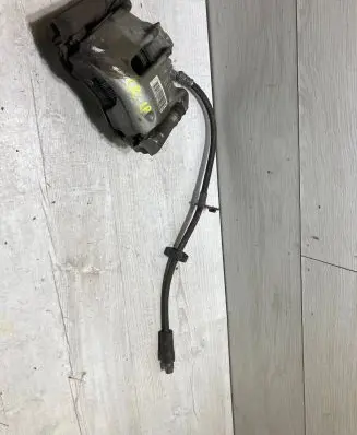 Opel Crossland X Front brake caliper 9805497680