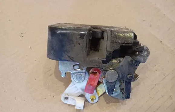 Chrysler PT Cruiser Rear door lock 