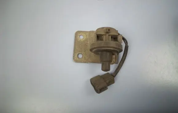 Mazda 626 Electromagnetic valve K589T00871