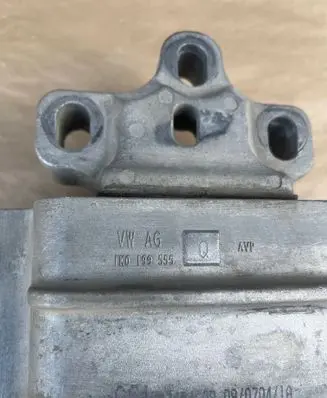 Volkswagen Caddy Engine mount bracket 1Ko199555