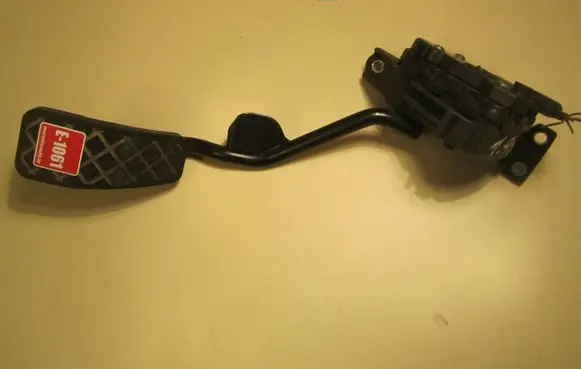 Volkswagen PASSAT B5.5 Accelerator throttle pedal 8E2721523C