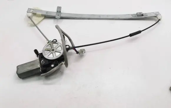 Honda CR-V Front door window regulator with motor E310R047500 MN211511211